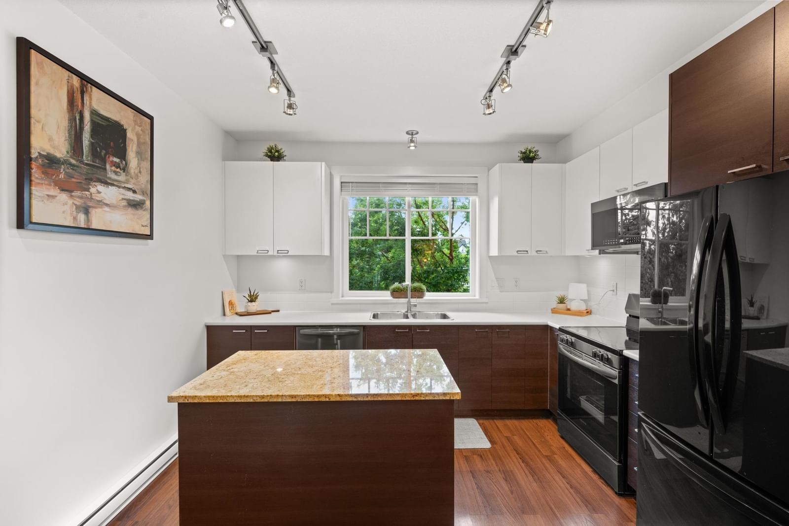 Listing Image 22