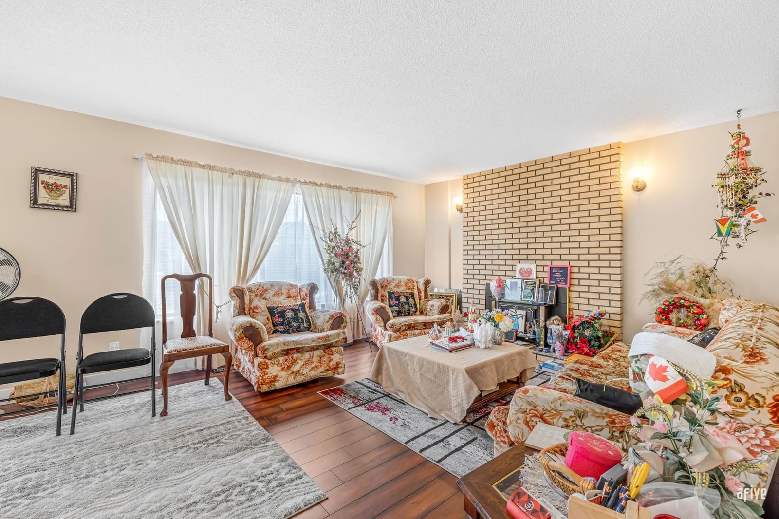 Listing Image 8