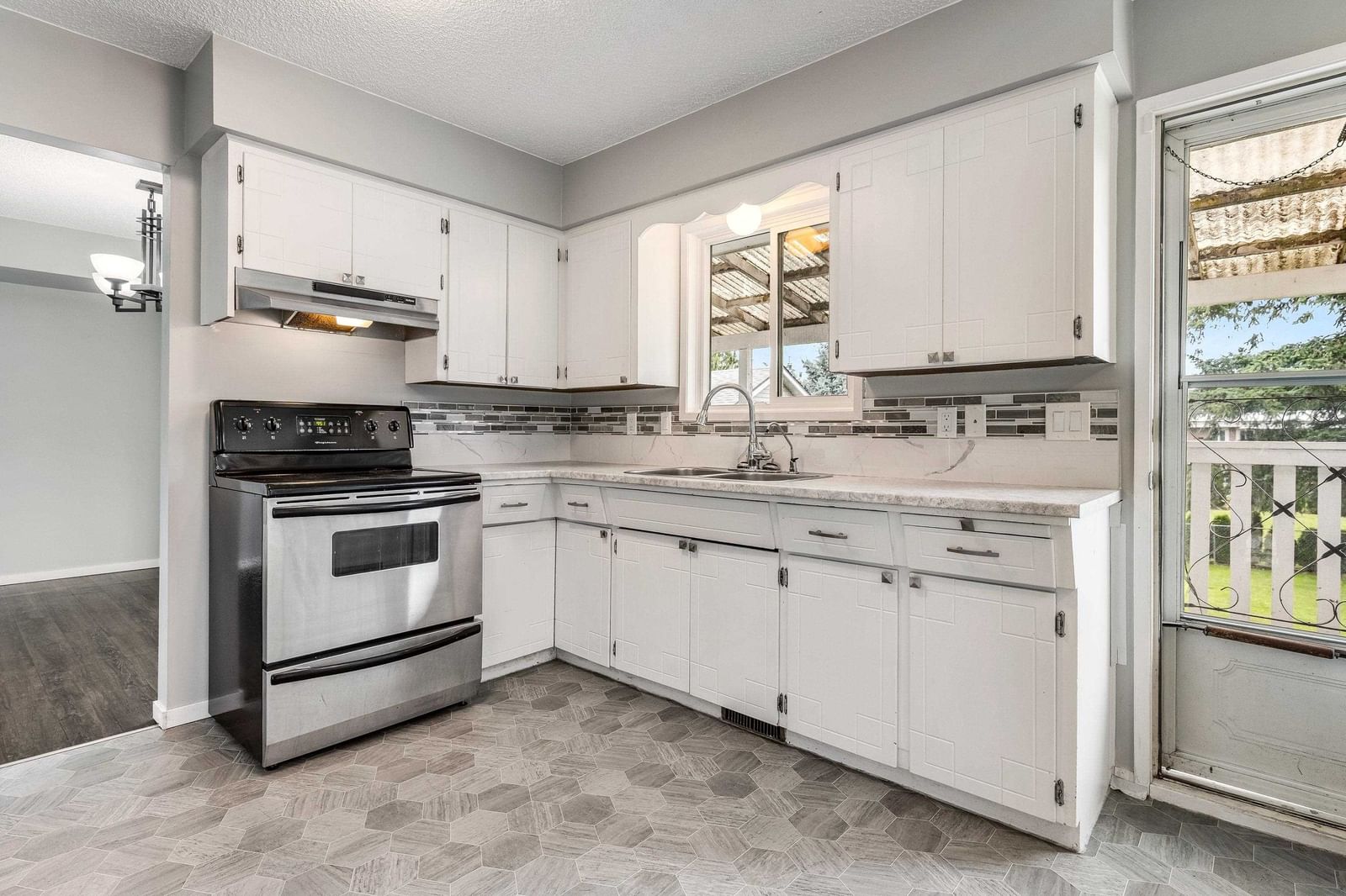 Listing Image 13