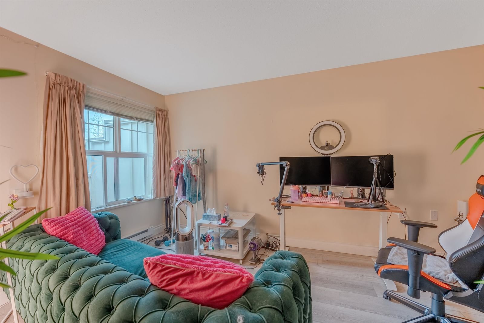 Listing Image 6