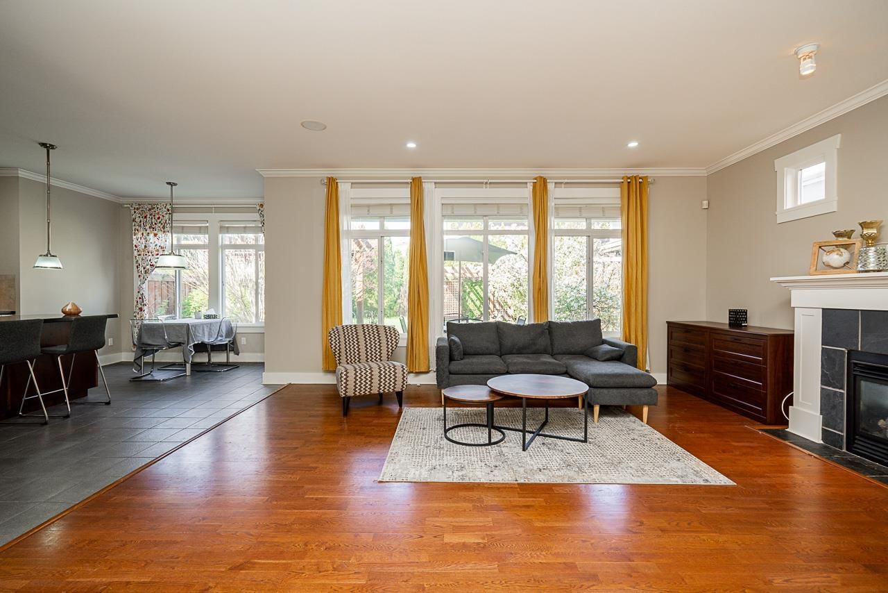 Listing Image 11