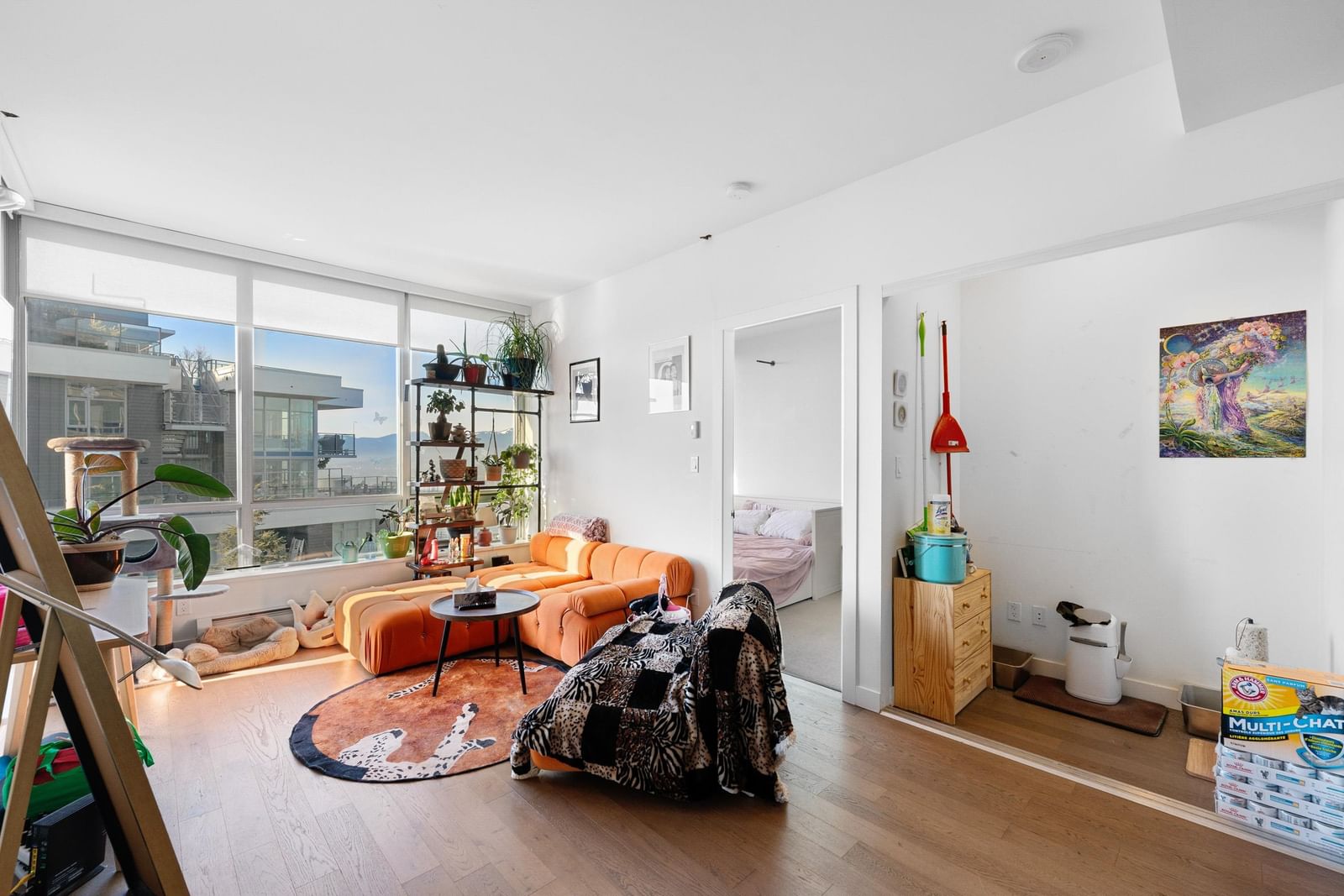 Listing Image 12