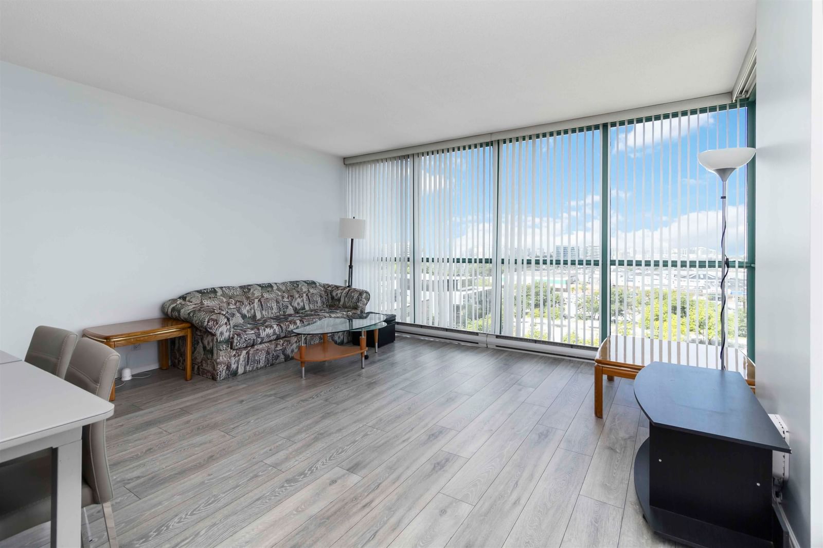 Listing Image 9