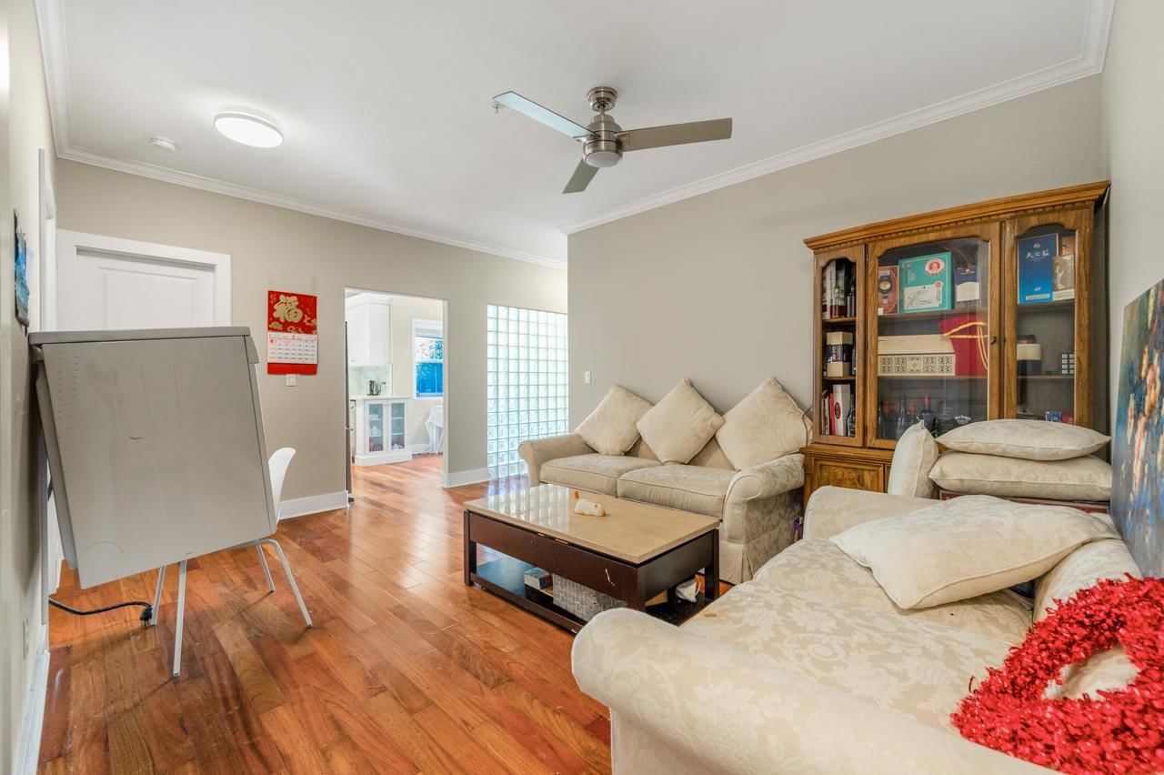 Listing Image 5