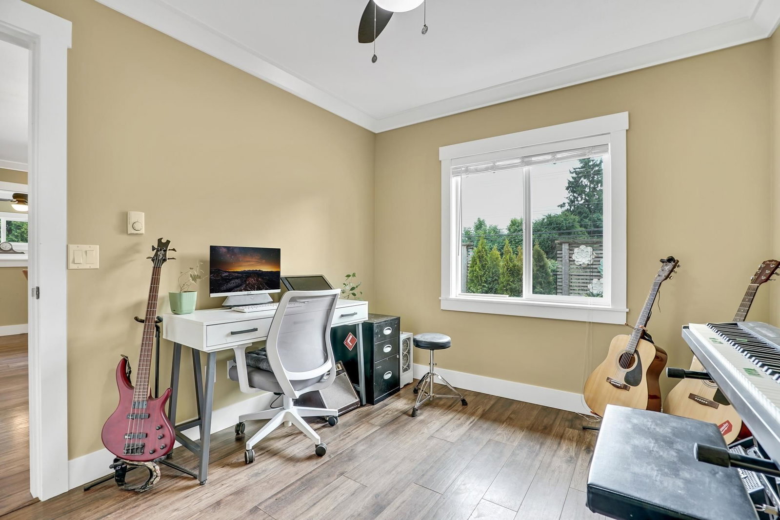 Listing Image 16