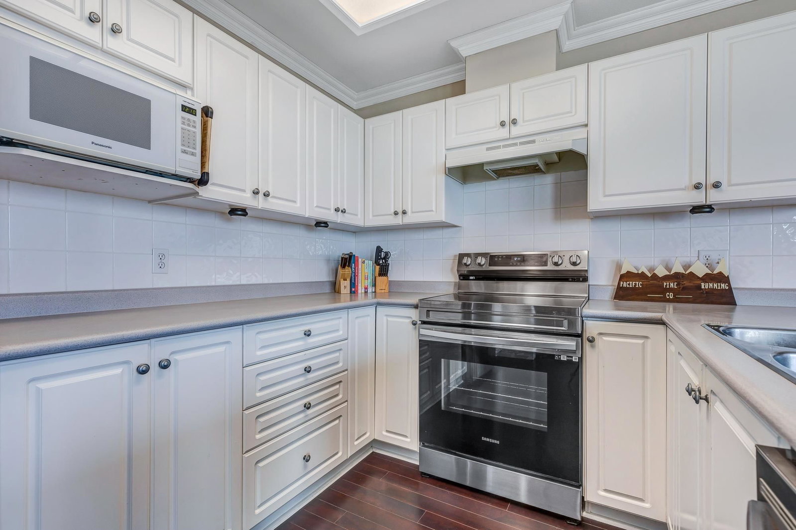 Listing Image 10