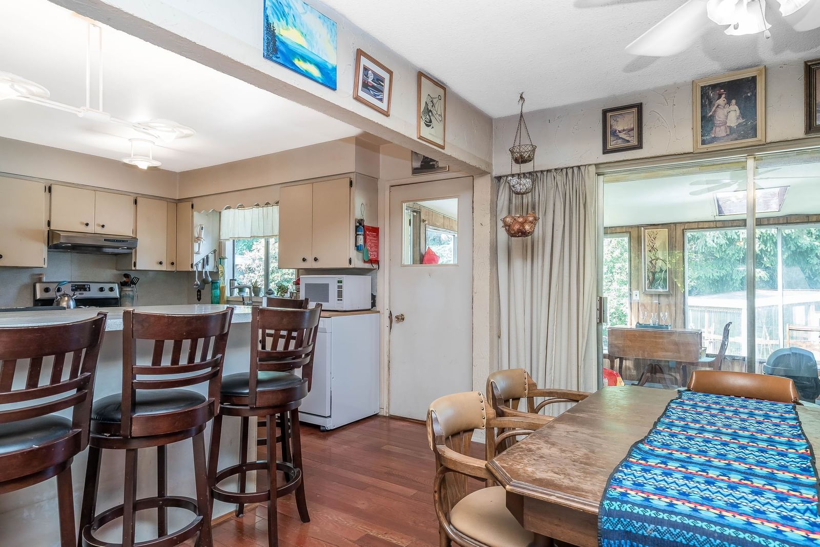Listing Image 10