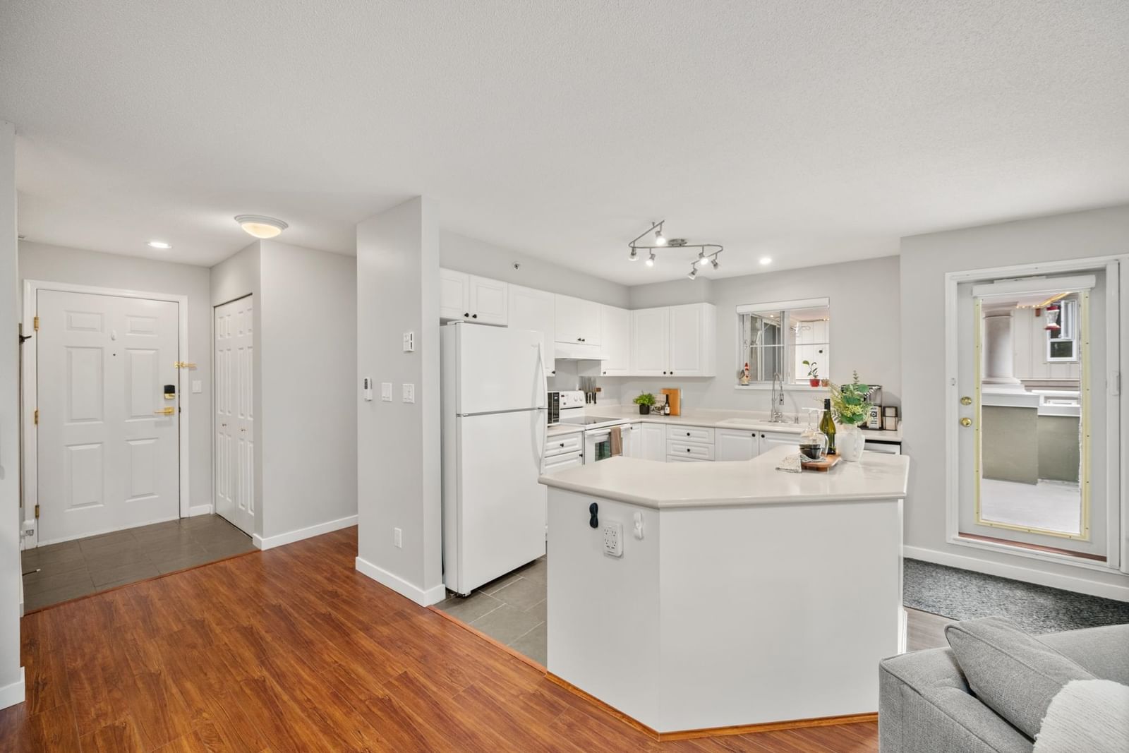 Listing Image 15
