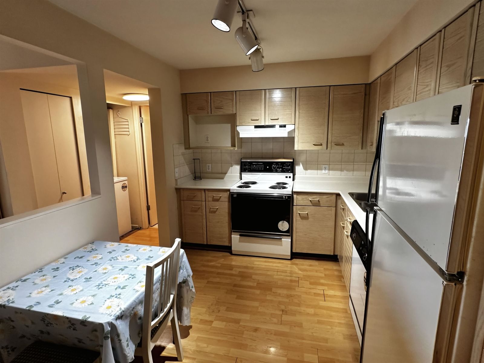 Listing Image 12