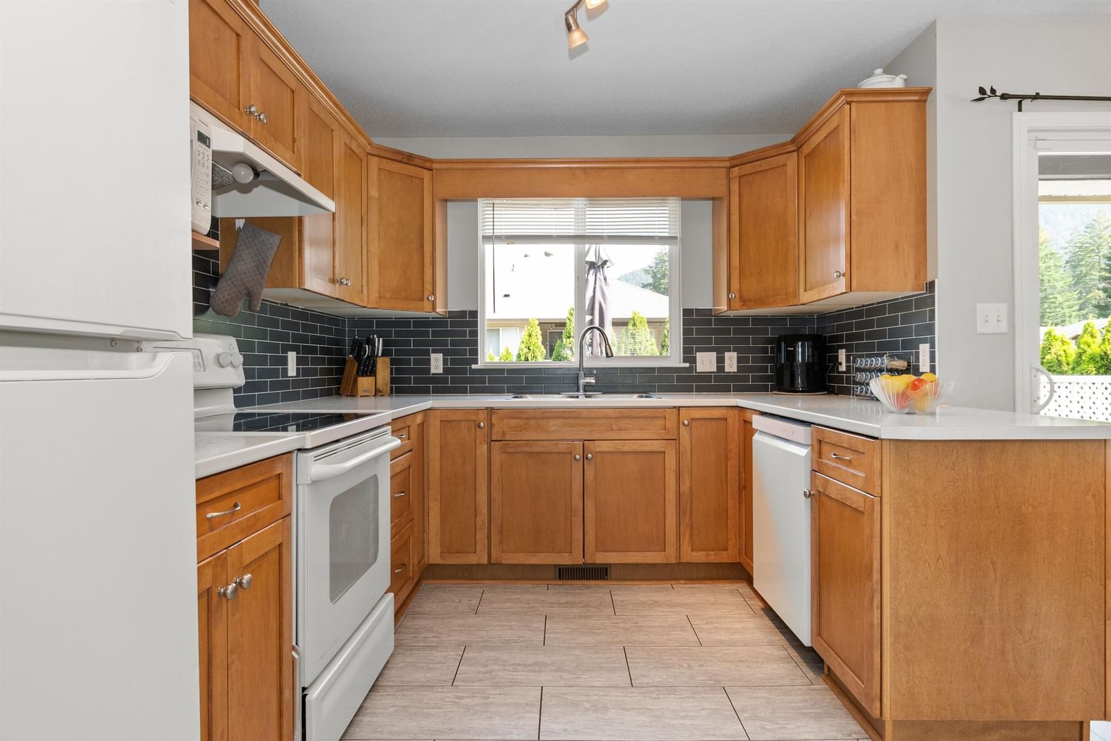 Listing Image 14