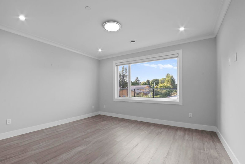 15890 Russell Avenue, White Rock, V4B 2S4 | Image 2