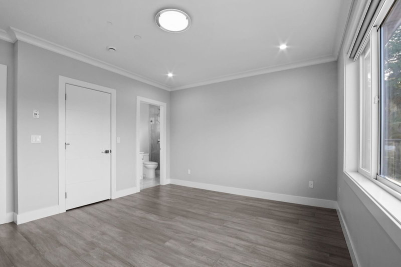 15890 Russell Avenue, White Rock, V4B 2S4 | Image 3