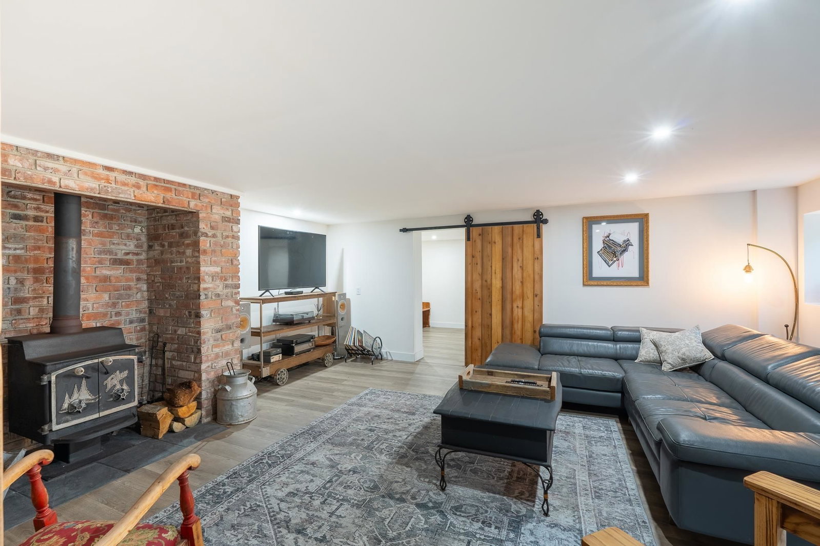 Listing Image 16