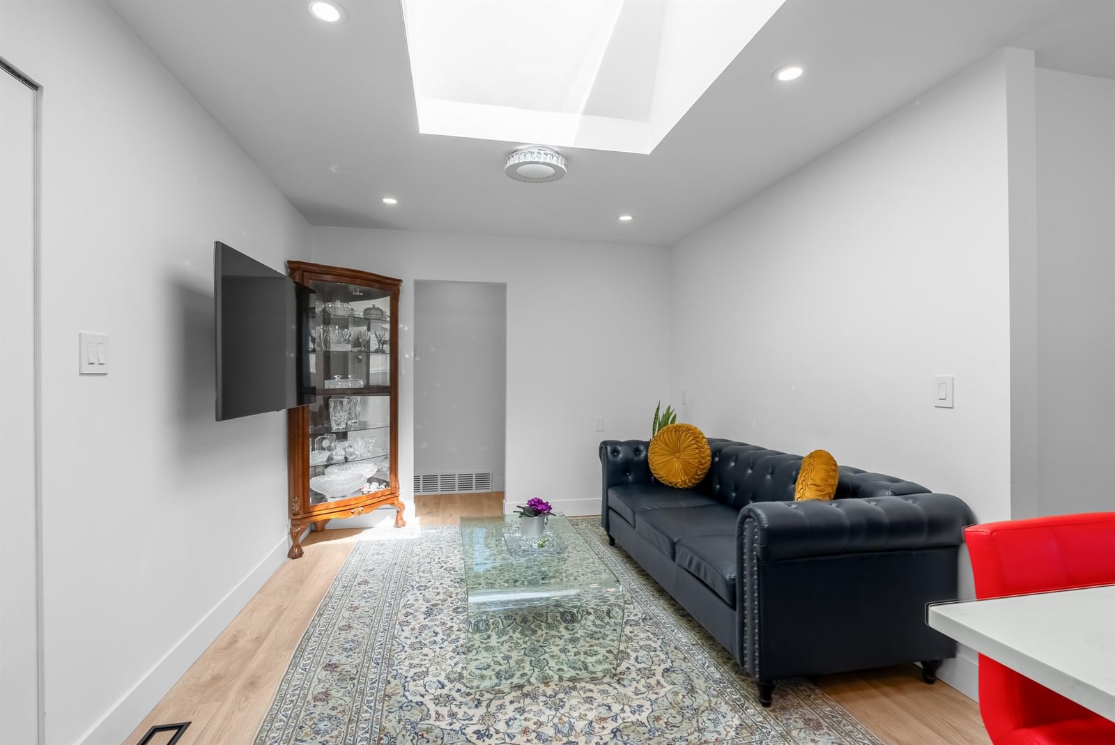 Listing Image 12