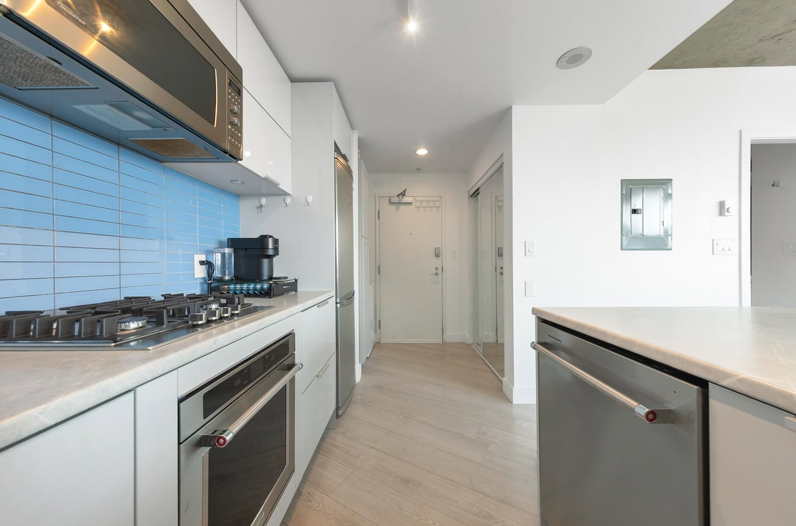 Listing Image 11