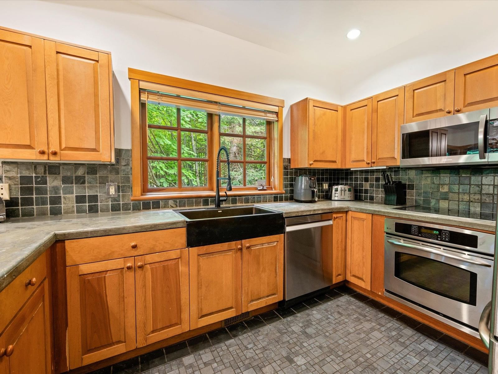 Listing Image 10