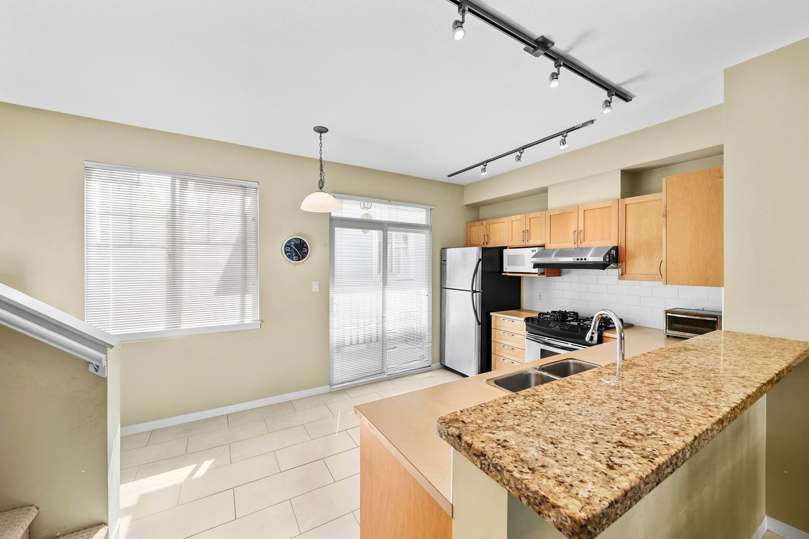 Listing Image 19