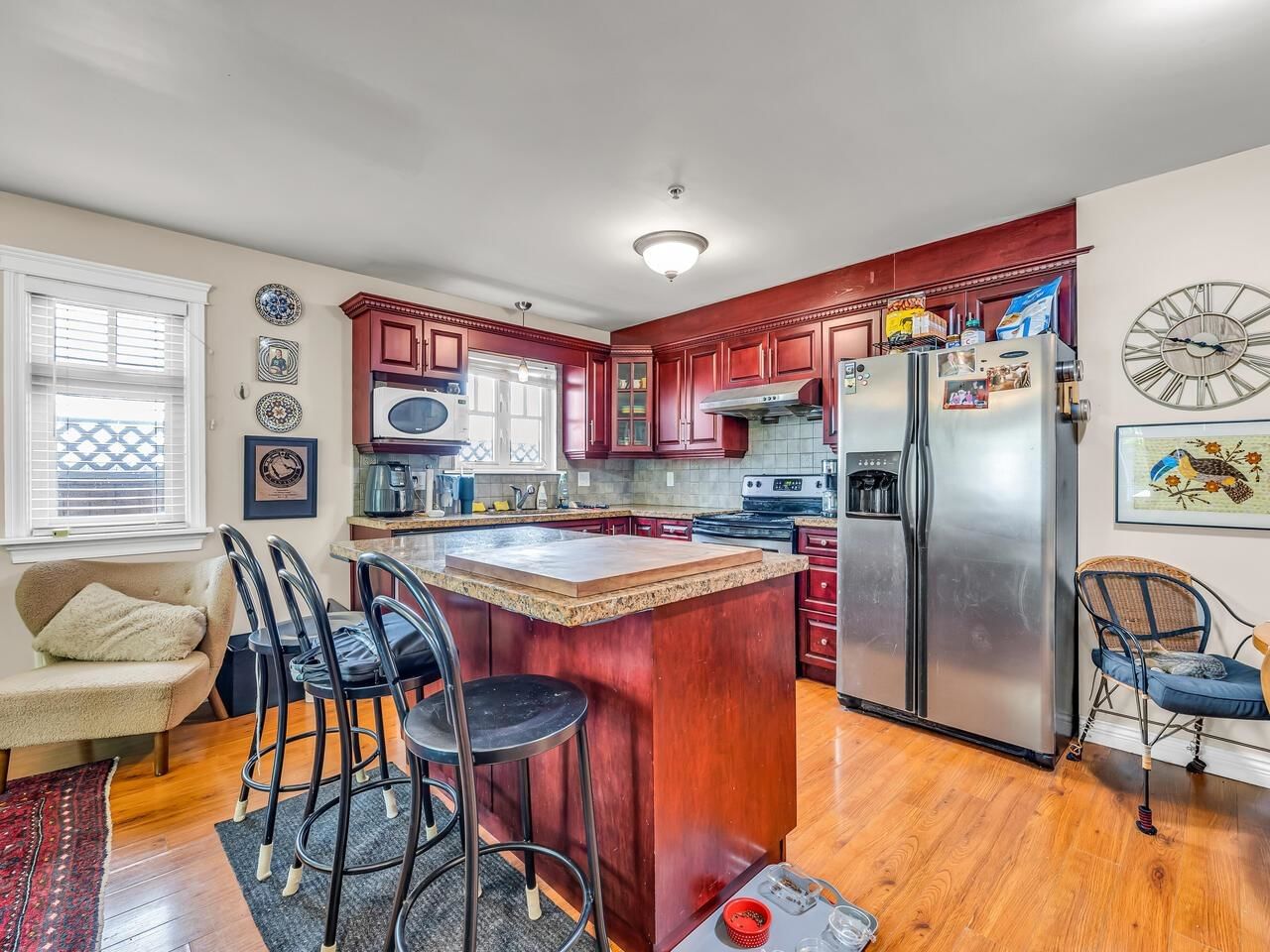 Listing Image 4