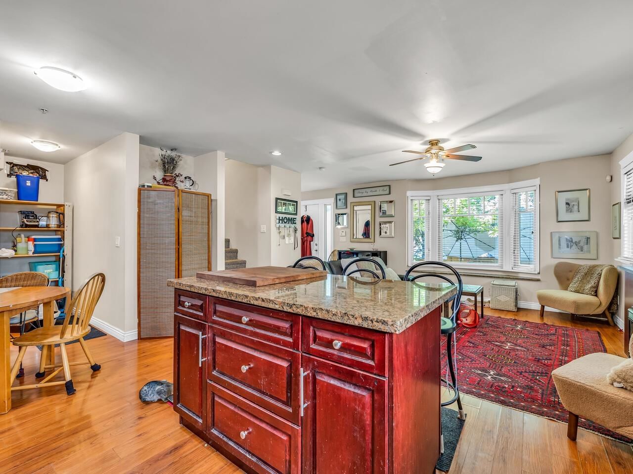 Listing Image 5