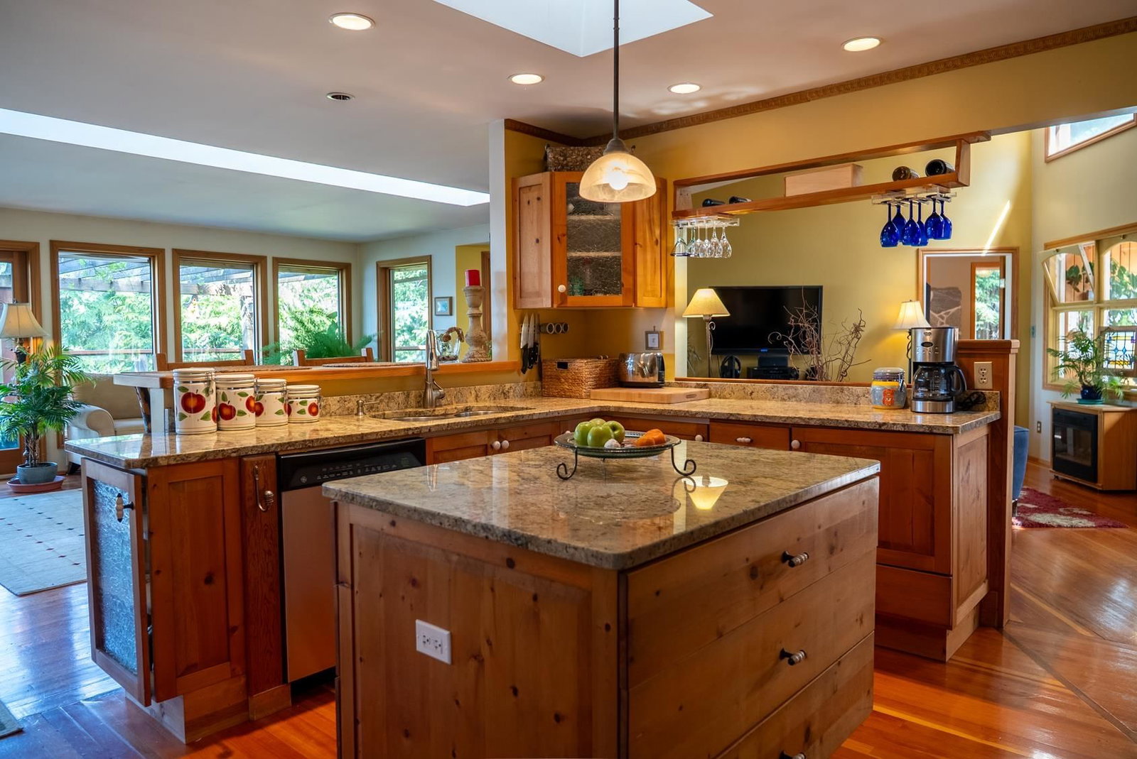 Listing Image 10