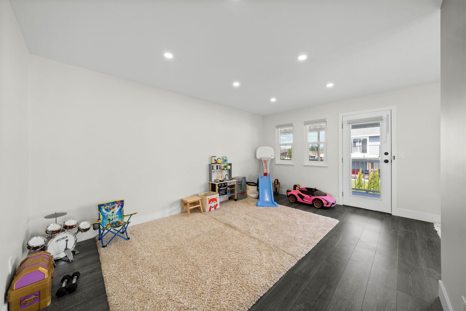 Listing Image 11