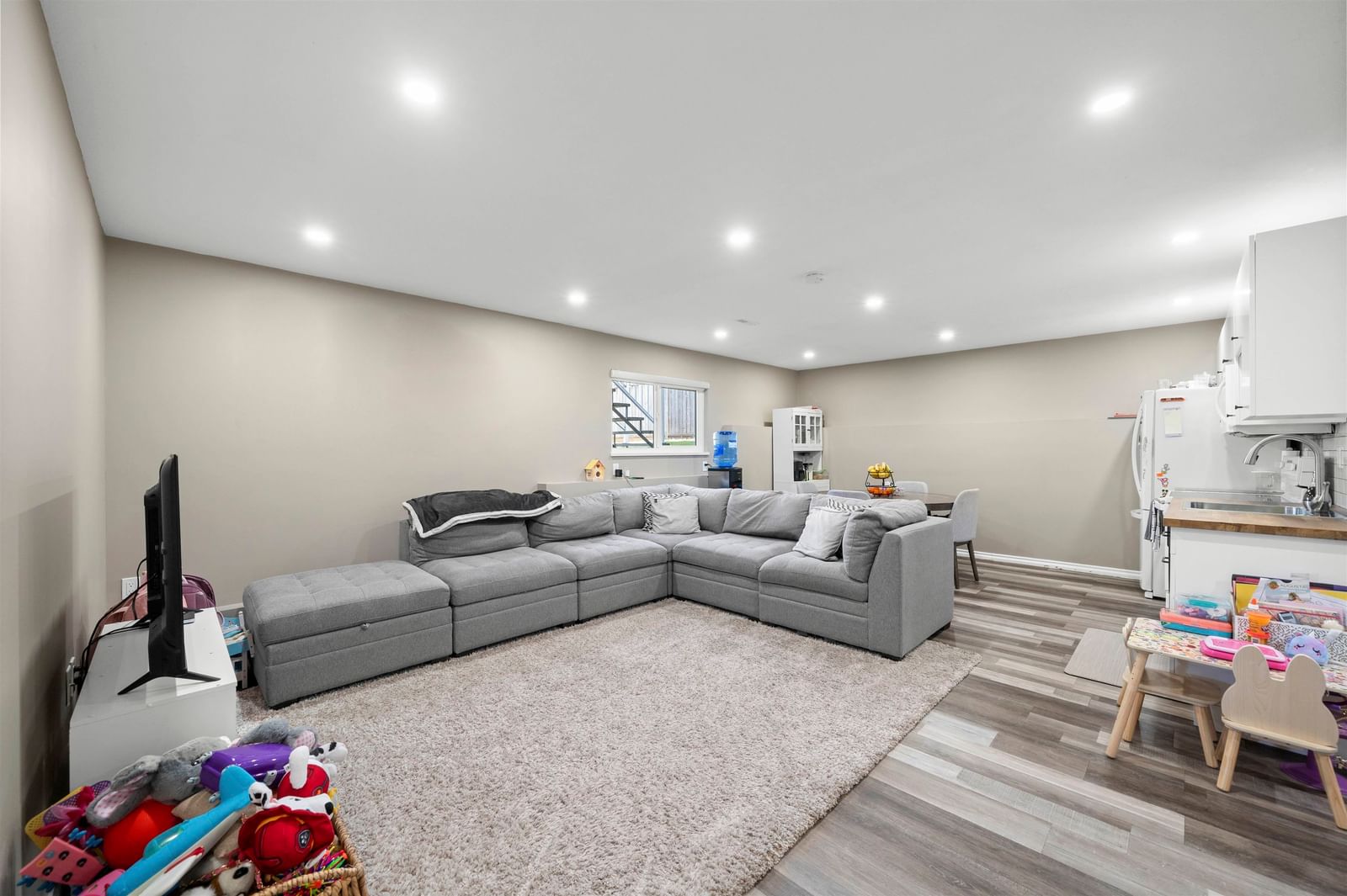 Listing Image 23