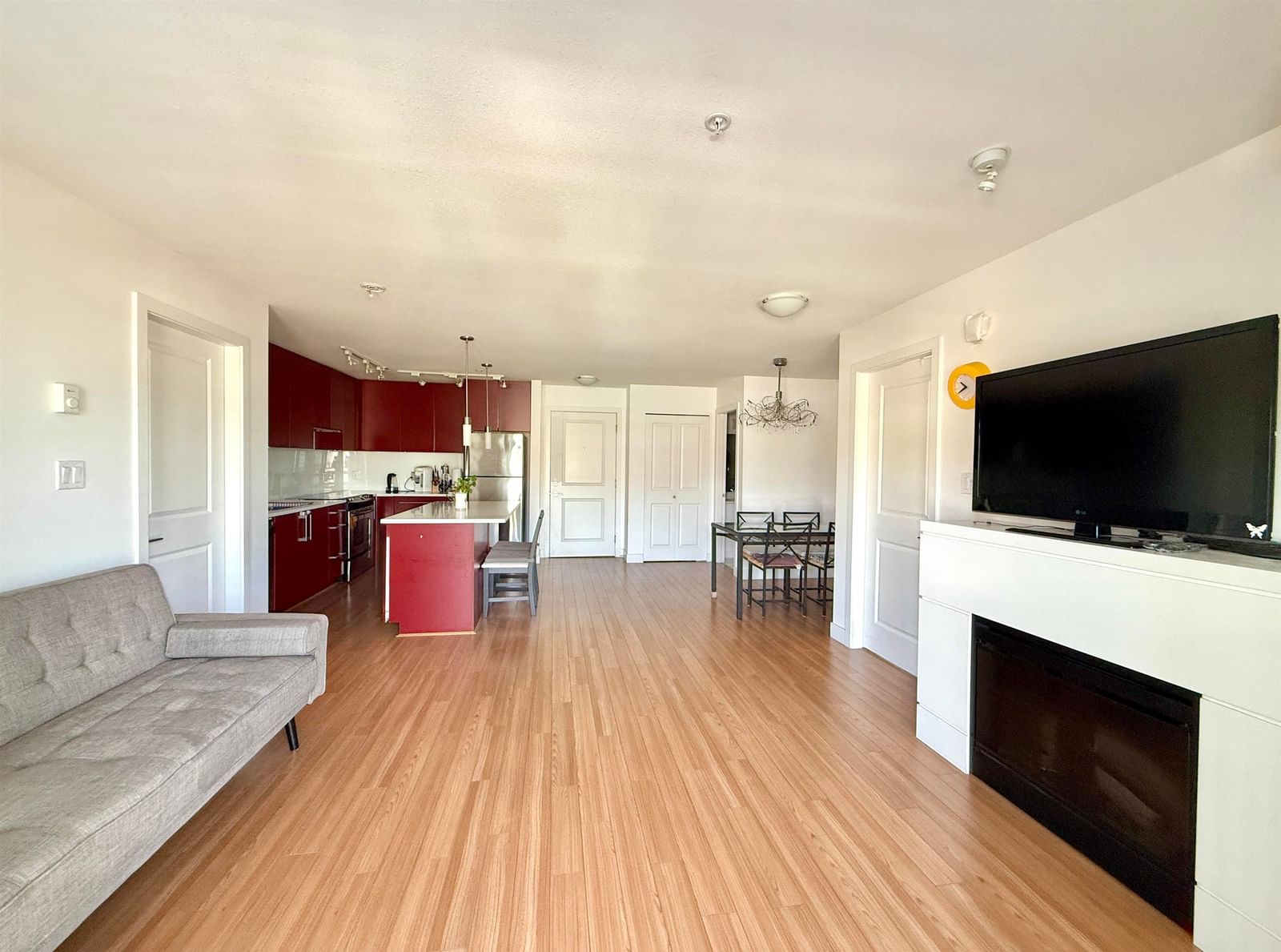 Listing Image 4