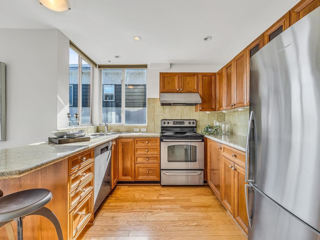 Listing Image 12