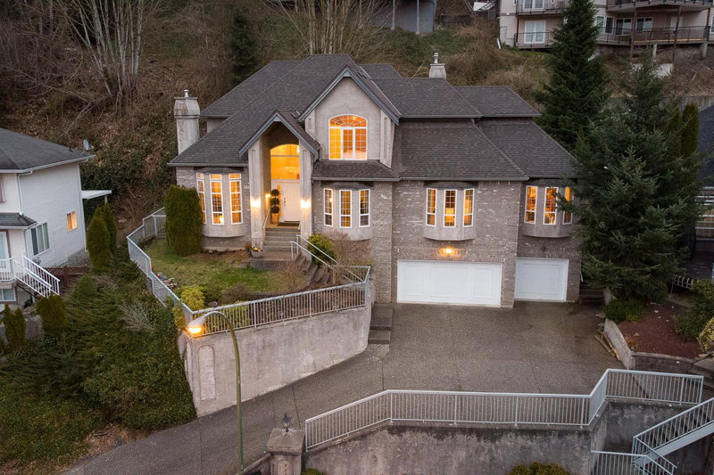 2780 St Moritz Way, Abbotsford, V2V 3N1 | Image 2