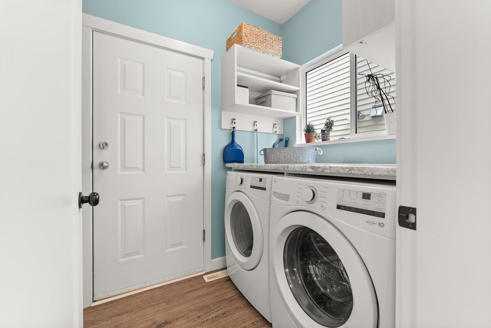 Listing Image 19