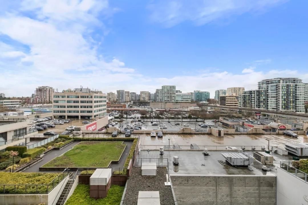 Listing Image 12