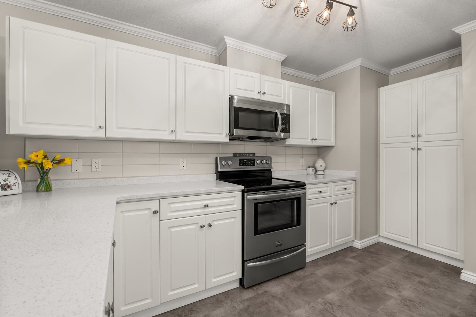 Listing Image 18
