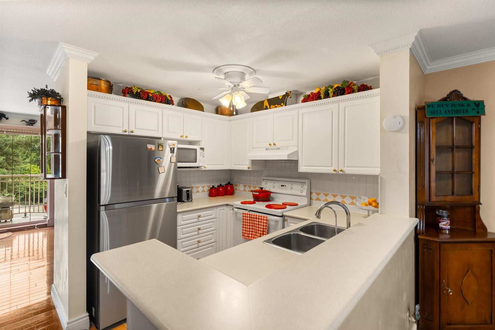 Listing Image 4