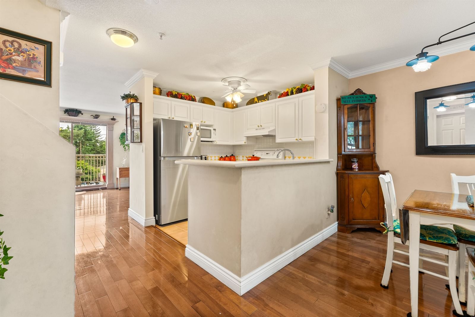 Listing Image 8