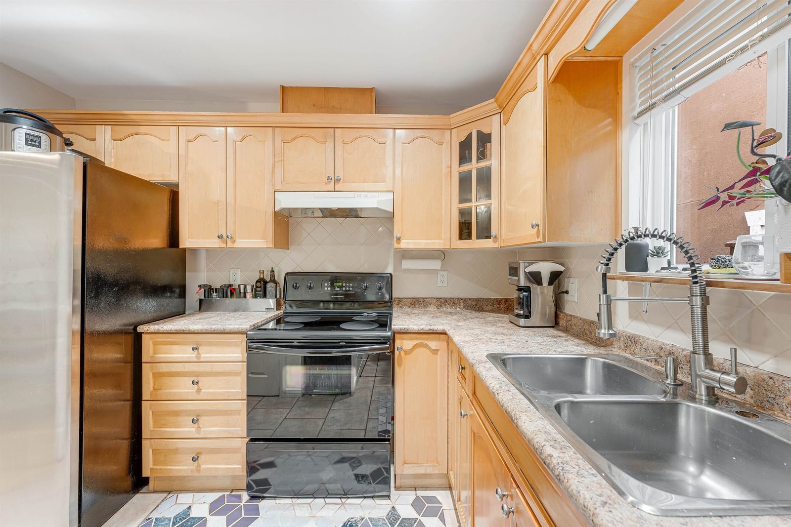 Listing Image 5