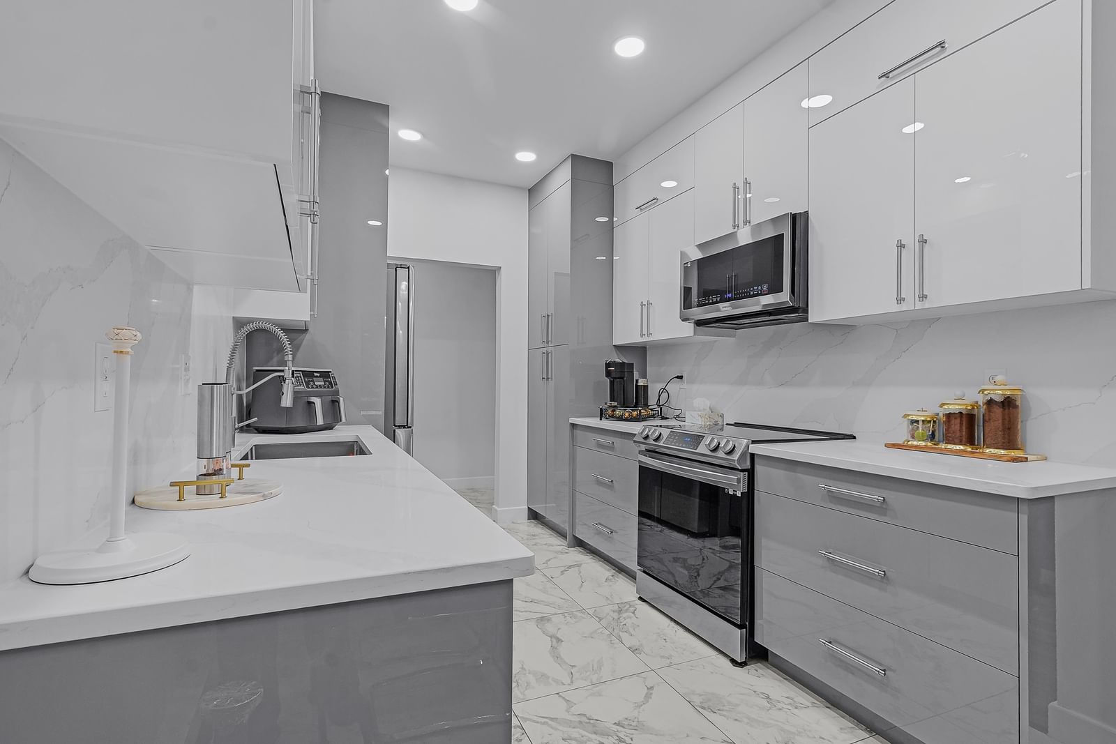 Listing Image 12