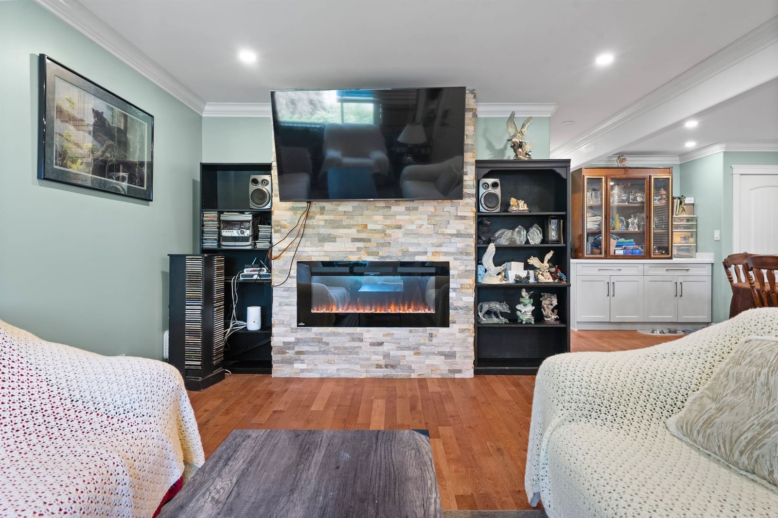 Listing Image 5