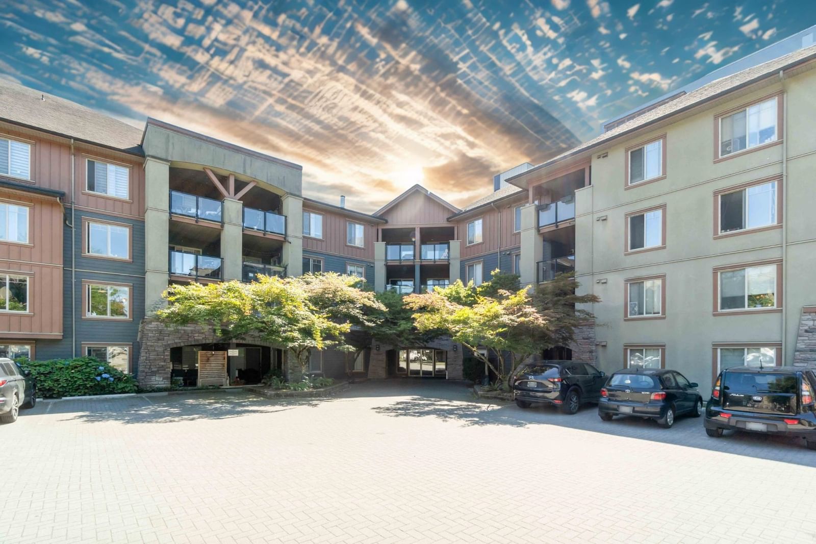 Listing Image 5