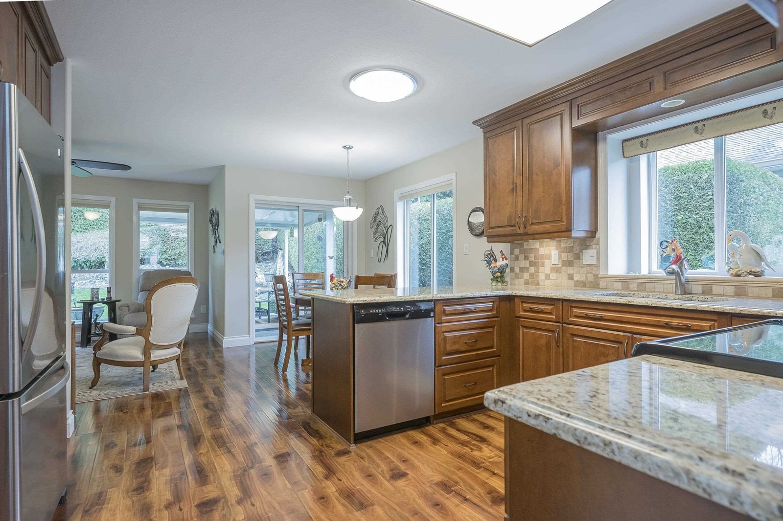 Listing Image 12