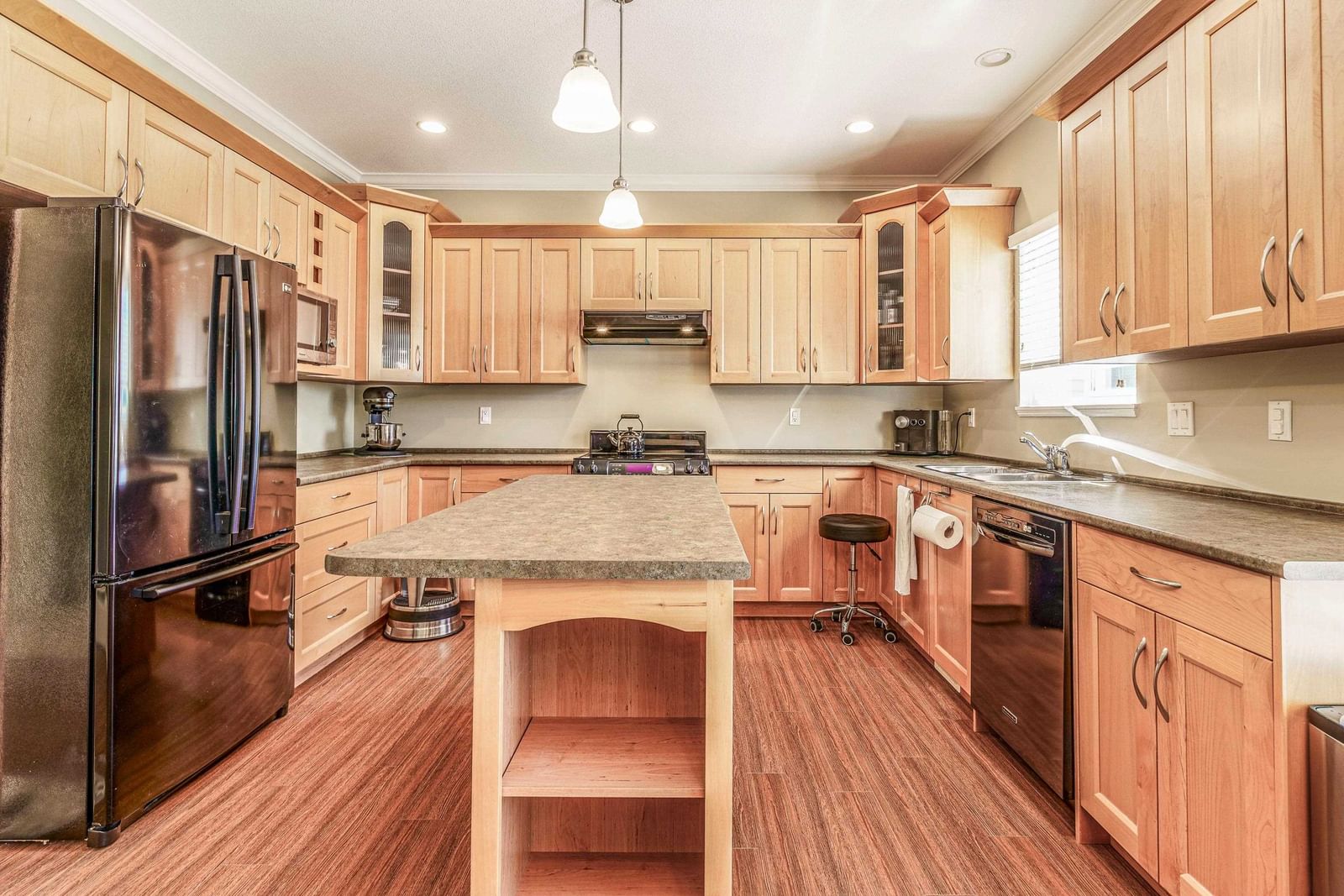 Listing Image 6