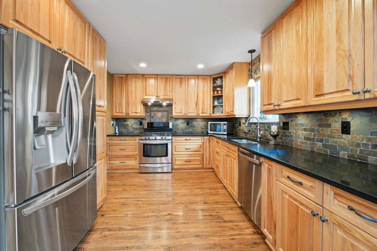 Listing Image 11