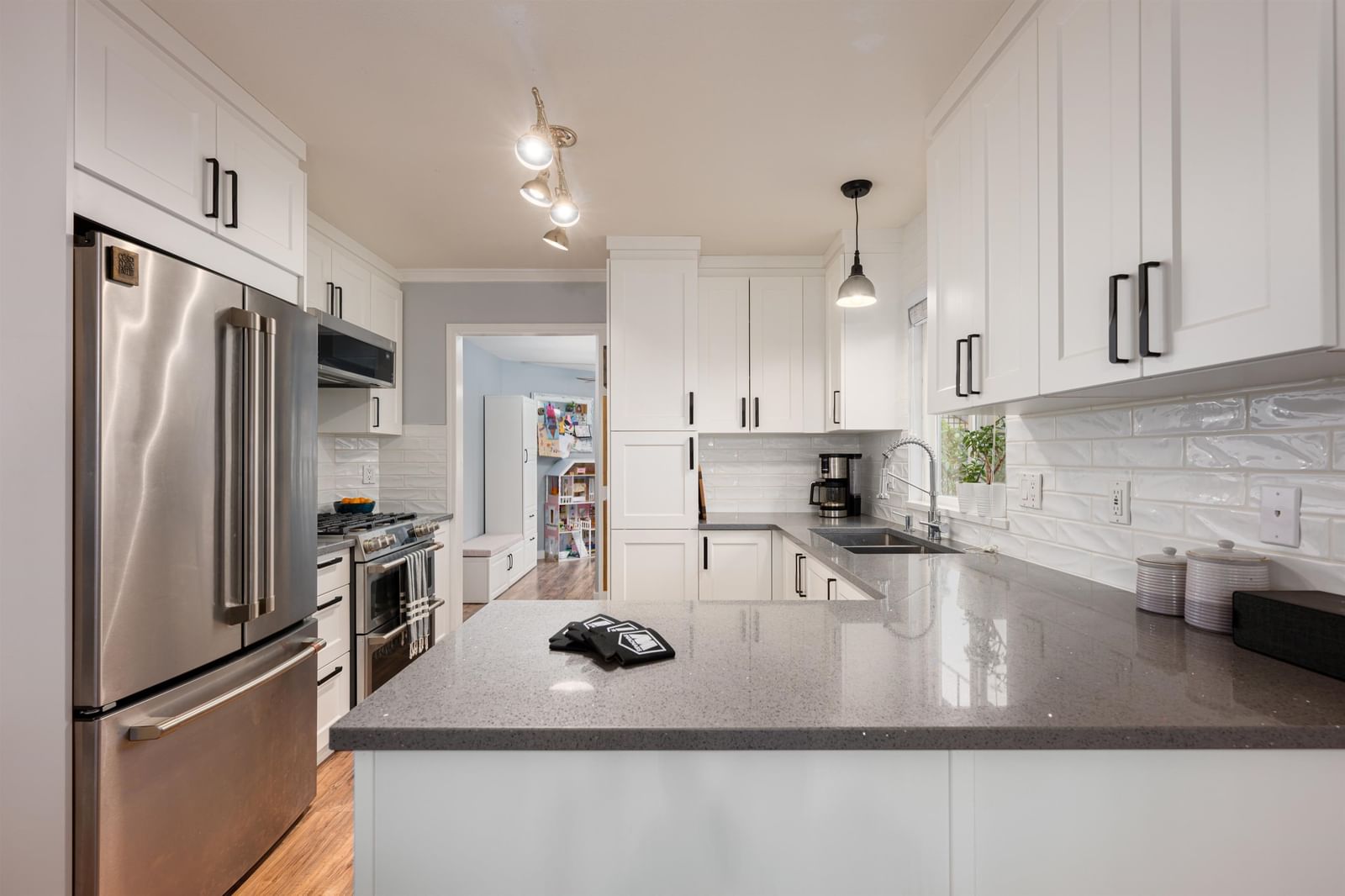 Listing Image 8