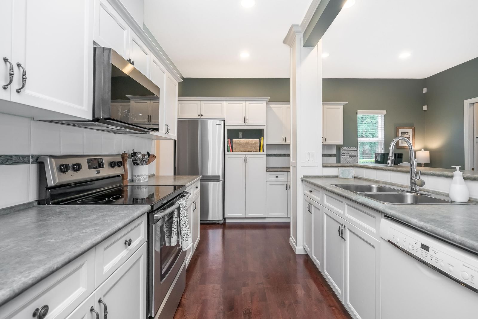 Listing Image 10