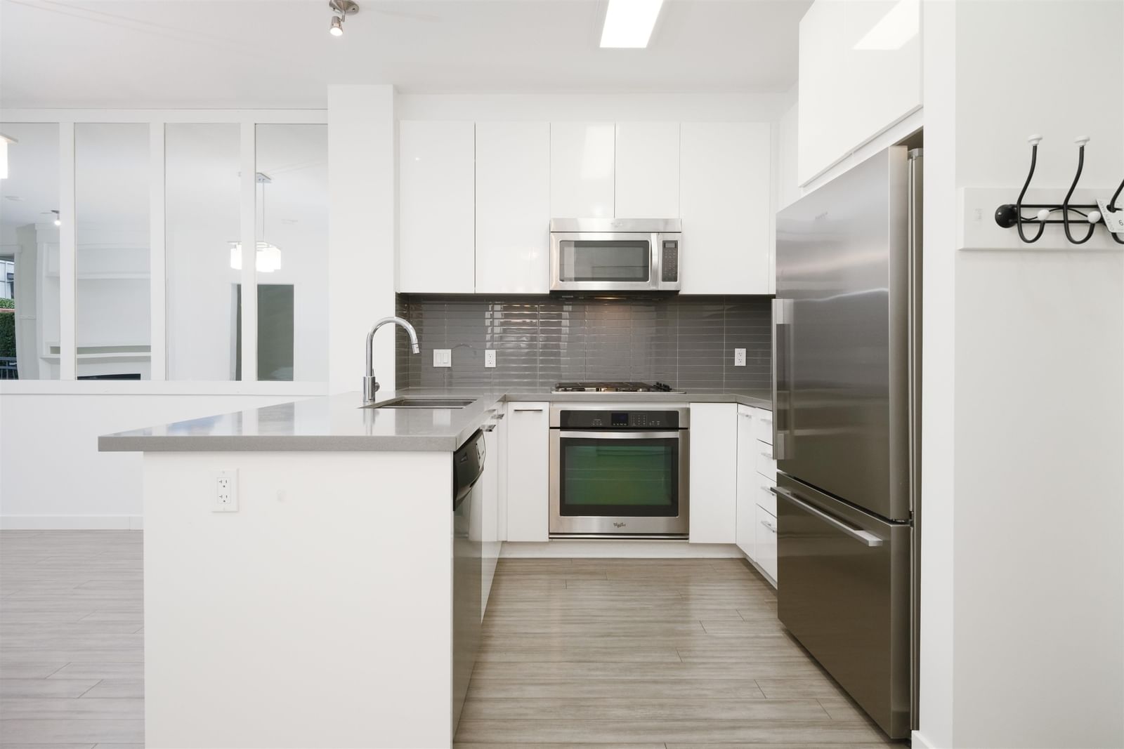 Listing Image 10