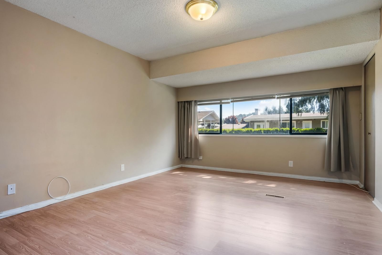 Listing Image 26