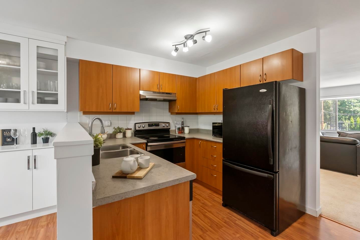 Listing Image 10