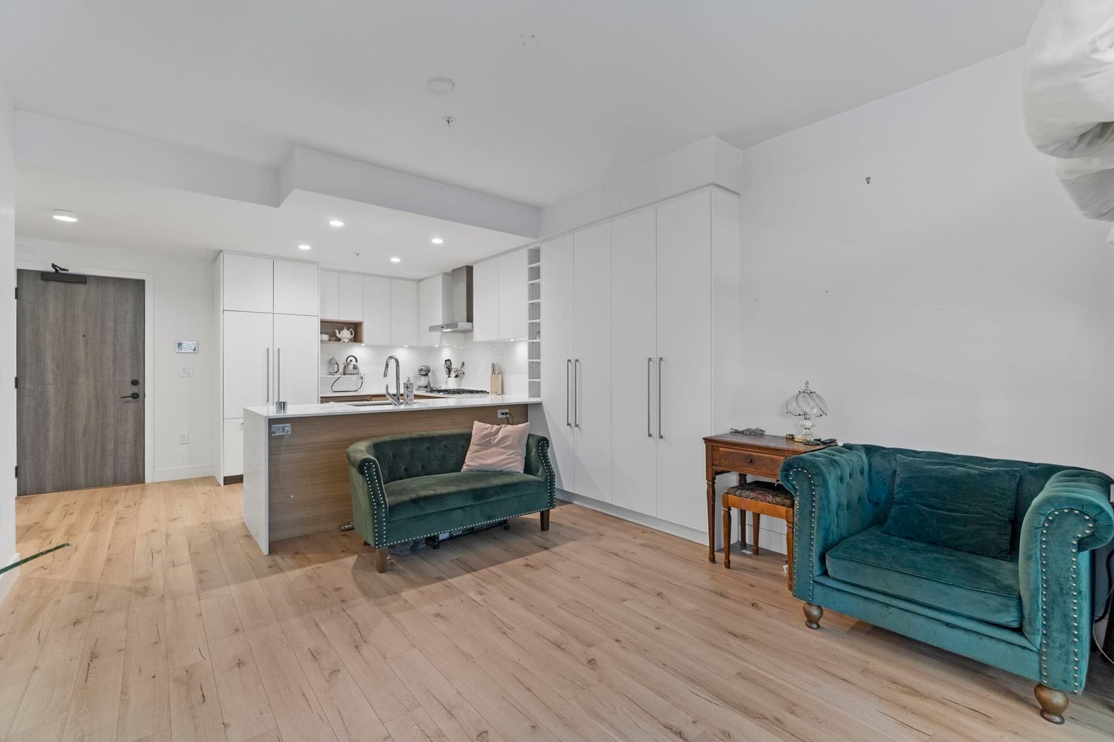 Listing Image 9