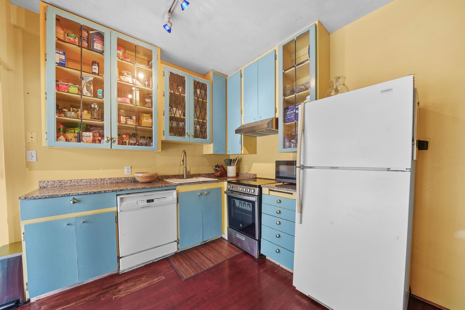 Listing Image 8