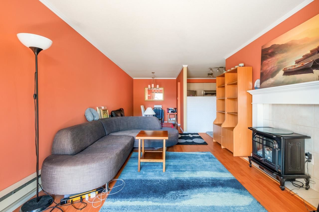 Listing Image 4