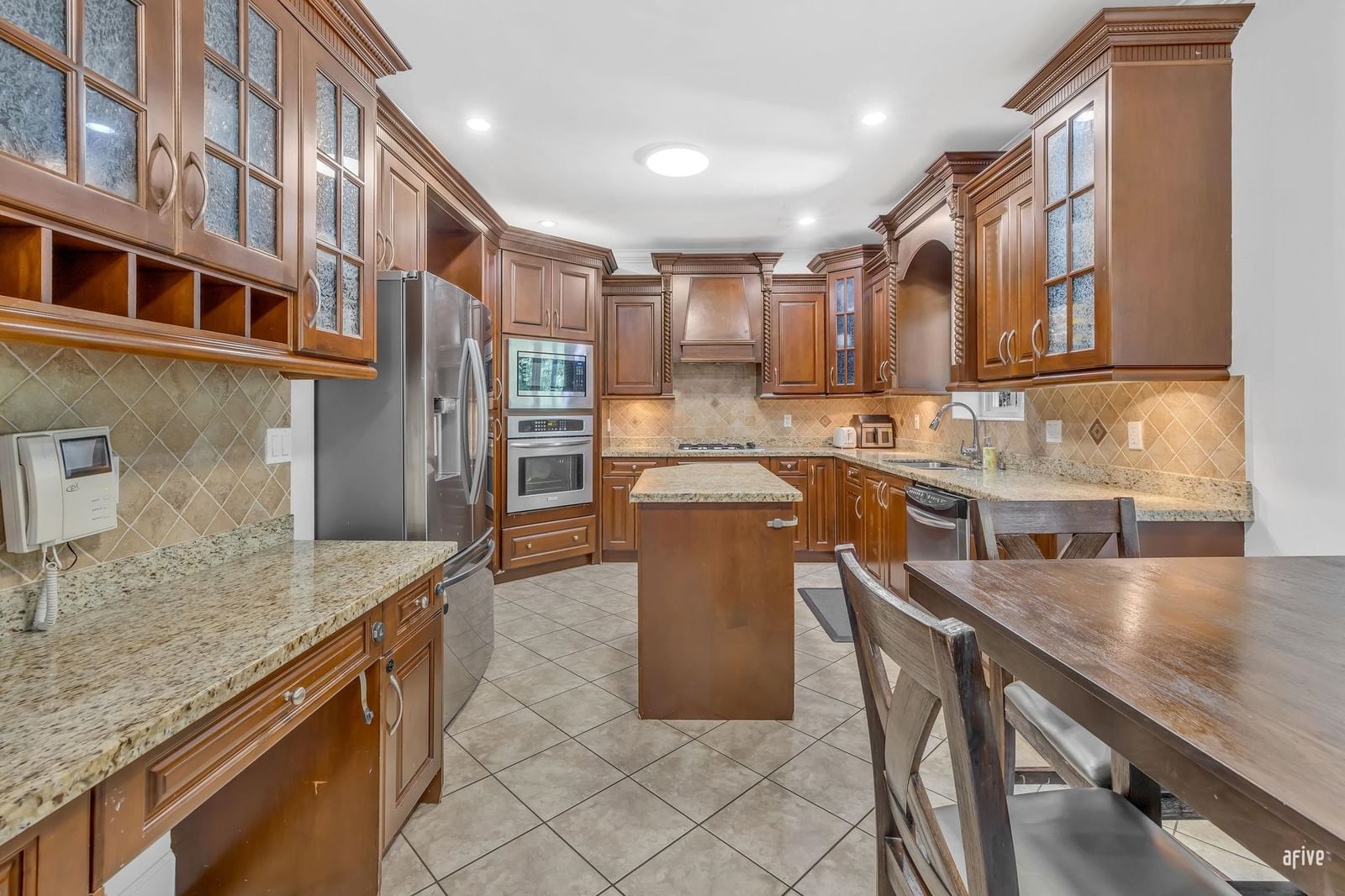 Listing Image 12